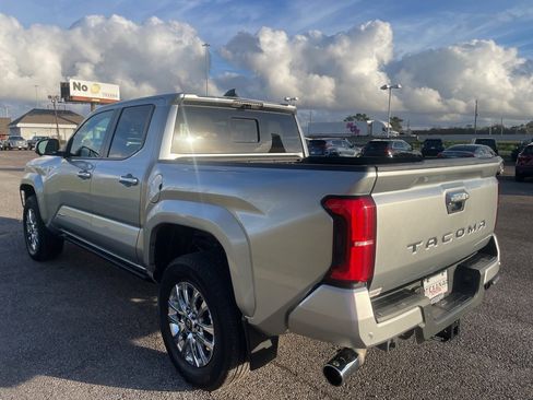 Used 2024 Toyota Tacoma Limited w/ Limited Package (LT) image 5