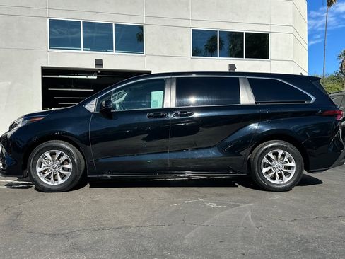 Used 2022 Toyota Sienna LE image 7