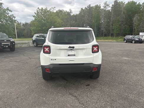 Used 2022 Jeep Renegade Altitude w/ Sun/Sound Group AWD/4WD image 4