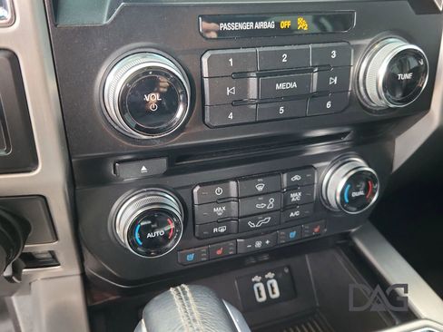 Used 2016 Ford F150 Platinum w/ Equipment Group 701A Luxury image 34