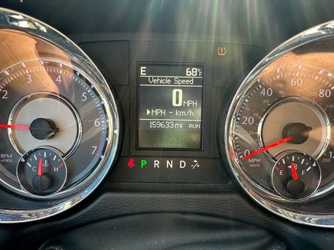 Used 2012 Chrysler Town & Country Touring w/ Entertainment Group #1 FWD image 26
