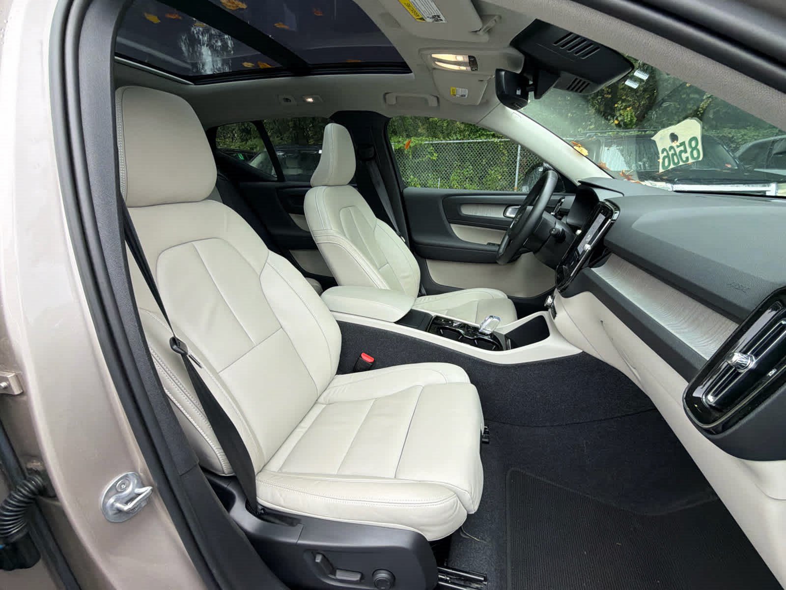 Used 2024 Volvo XC40 B5 Plus w/ Climate Package AWD/4WD image 18