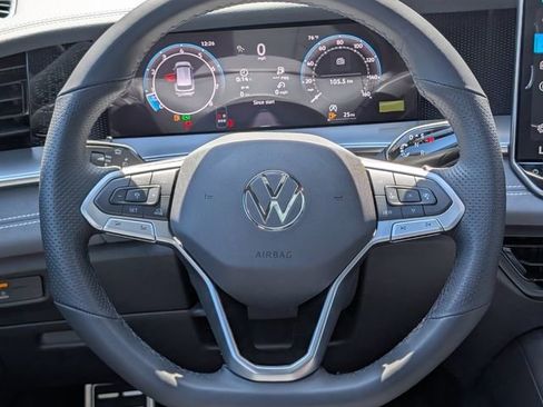 New 2026 Volkswagen Tiguan SE R-Line FWD image 14