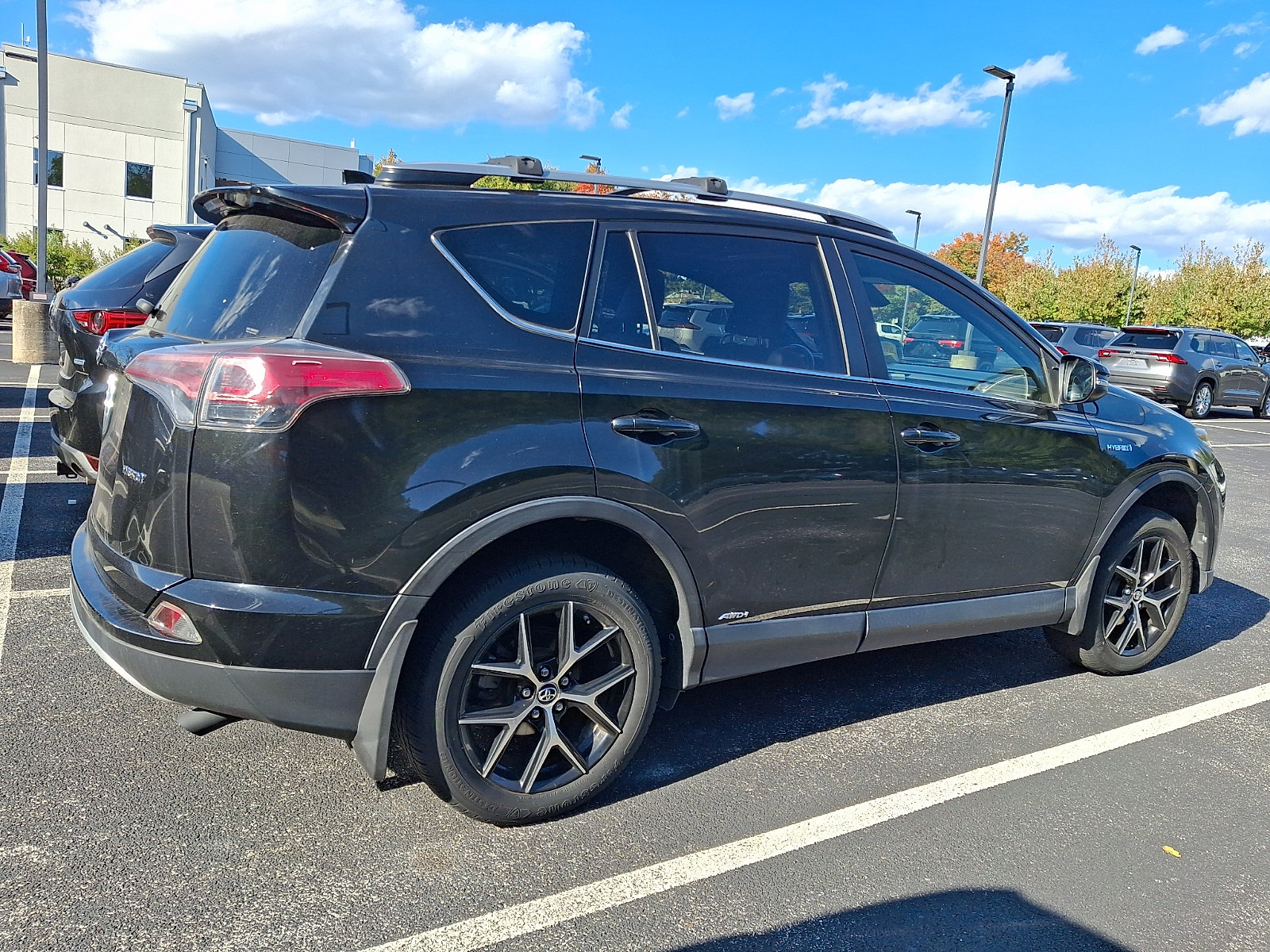 Used 2018 Toyota RAV4 SE AWD/4WD image 3