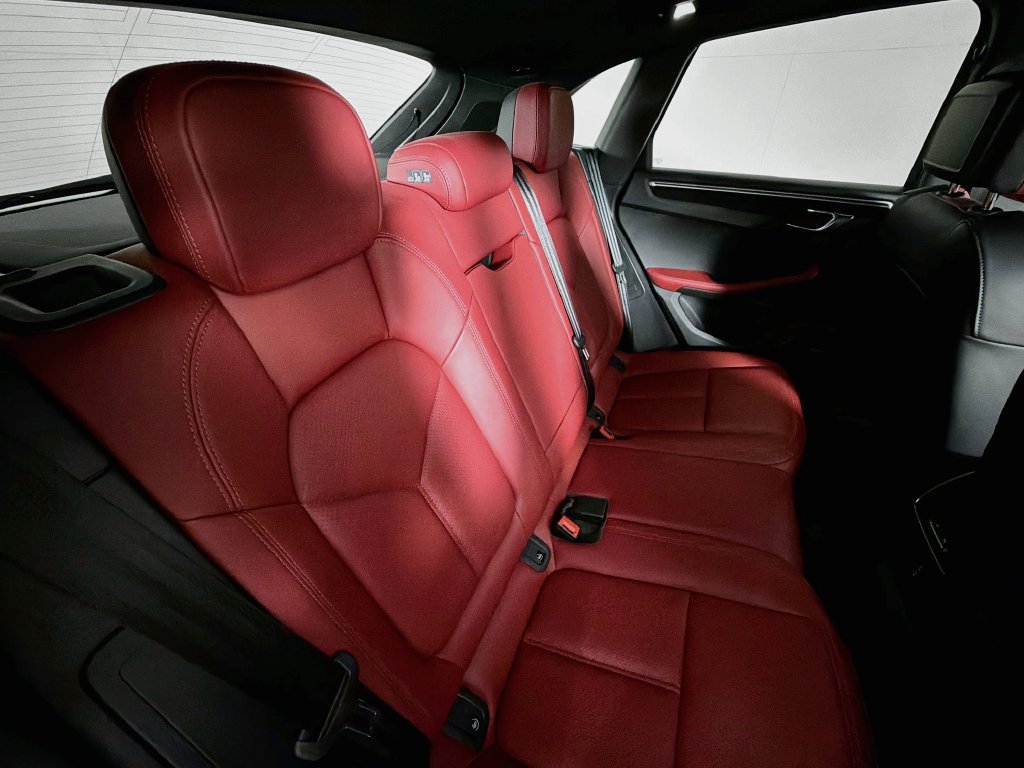 Certified 2024 Porsche Macan GTS AWD/4WD image 29