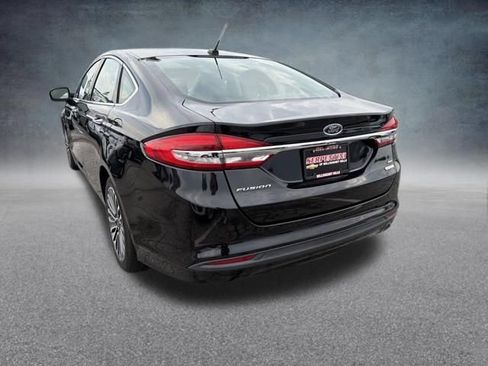 Used 2018 Ford Fusion SE w/ Fusion SE Technology Package FWD image 10