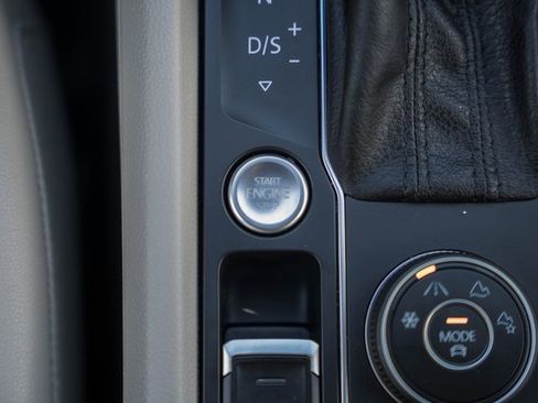 Used 2018 Volkswagen Atlas SEL Premium image 30