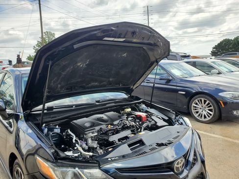 Used 2018 Toyota Camry SE w/ Convenience Package FWD image 46