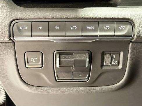 Used 2023 Cadillac Escalade Premium Luxury w/ Performance Package AWD/4WD image 9