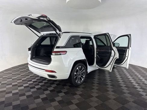 Used 2023 Jeep Grand Cherokee Overland w/ Adv Protech Group III AWD/4WD image 17