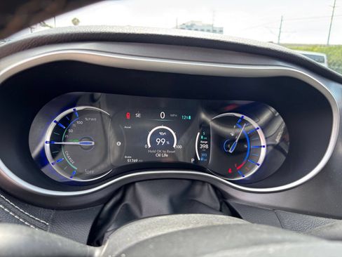 Used 2022 Chrysler Pacifica Touring-L FWD image 43