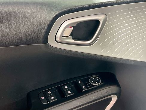 Used 2021 Kia Soul LX FWD image 16