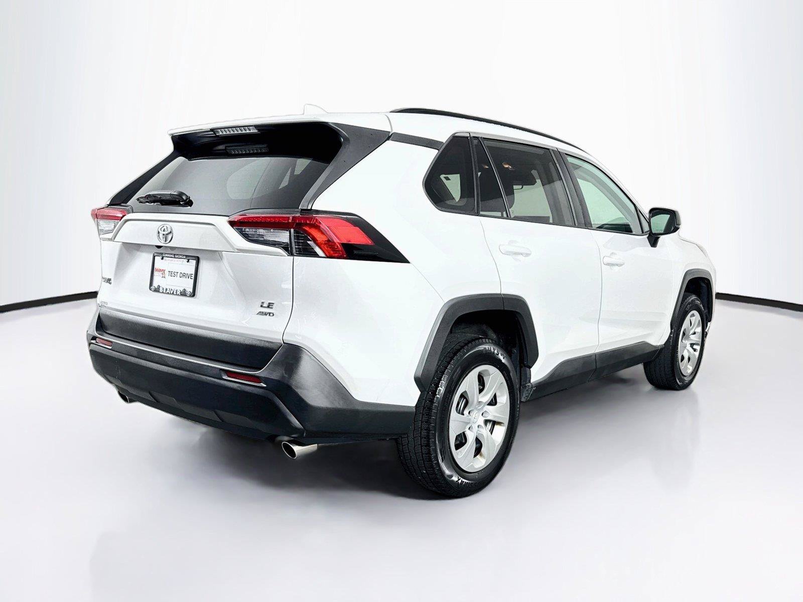 Used 2019 Toyota RAV4 LE AWD/4WD image 2