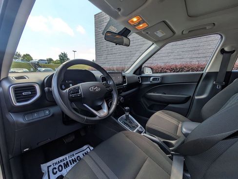 Used 2025 Hyundai Venue SEL FWD image 15
