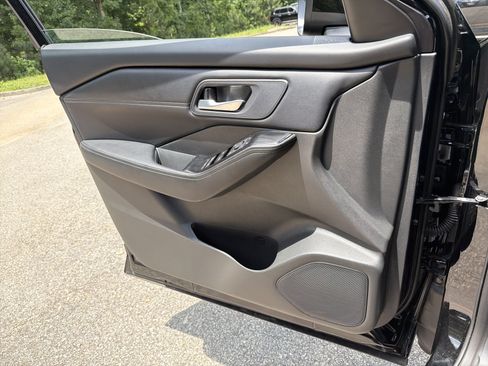 Used 2025 Nissan Rogue SV w/ SV Premium Package FWD image 16