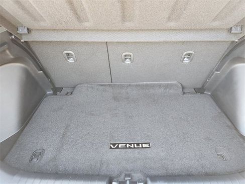Used 2025 Hyundai Venue Limited image 32