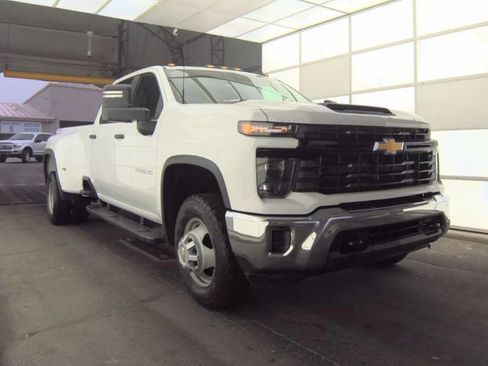 Used 2024 Chevrolet Silverado 3500 W/T image 6