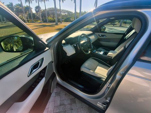 Used 2020 Land Rover Range Rover Velar R-Dynamic S image 4