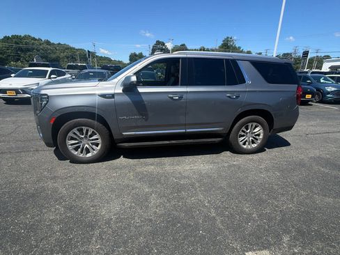 Used 2022 GMC Yukon SLT w/ SLT Premium Package AWD/4WD image 2