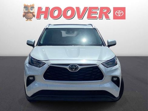 Used 2022 Toyota Highlander XLE FWD image 6