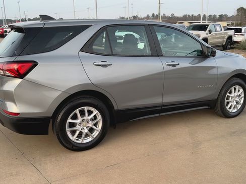 Used 2023 Chevrolet Equinox LS image 9