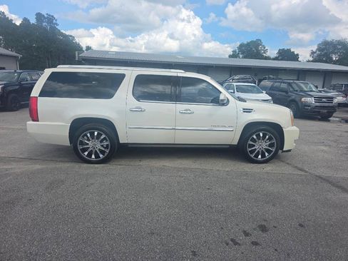 Used 2013 Cadillac Escalade ESV Platinum AWD/4WD image 4