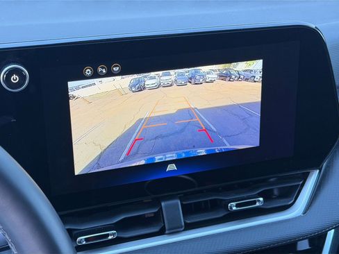 Used 2025 Chevrolet Equinox LT image 23