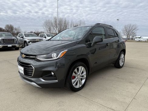 Used 2020 Chevrolet Trax Premier image 2