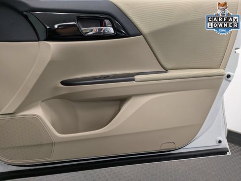 Used 2017 Honda Accord LX image 32
