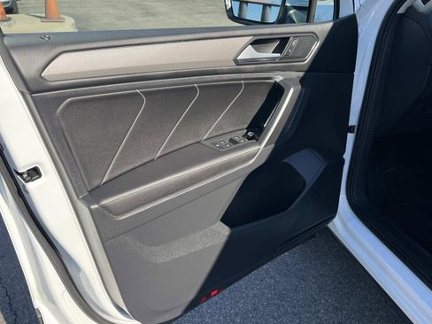 Certified 2022 Volkswagen Tiguan SE image 6