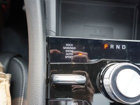 Used 2024 Jeep Grand Cherokee Overland w/ Advanced Protech Group III image 34