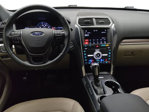 Used 2019 Ford Explorer Limited w/ Ford Safe & Smart Package FWD image 22