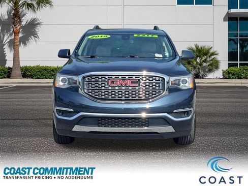 Used 2019 GMC Acadia Denali w/ Technology Package FWD image 2