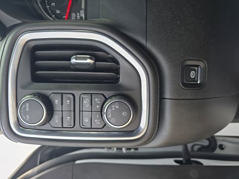 Used 2020 Chevrolet Silverado 1500 LT Trail Boss image 28