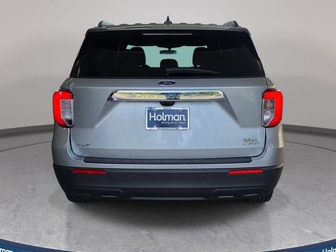 Used 2023 Ford Explorer XLT AWD/4WD image 7