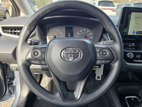 Used 2025 Toyota Corolla LE image 18