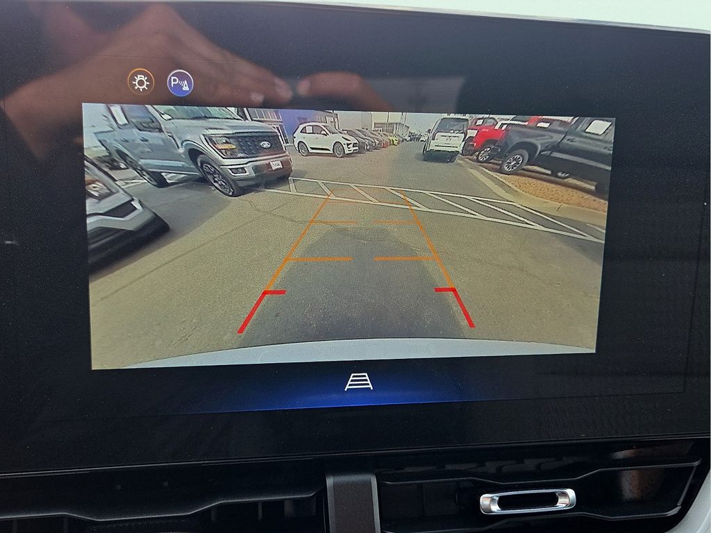 Used 2026 Chevrolet Equinox LT AWD/4WD image 17
