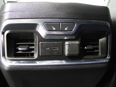 Used 2020 Chevrolet Silverado 1500 High Country image 24