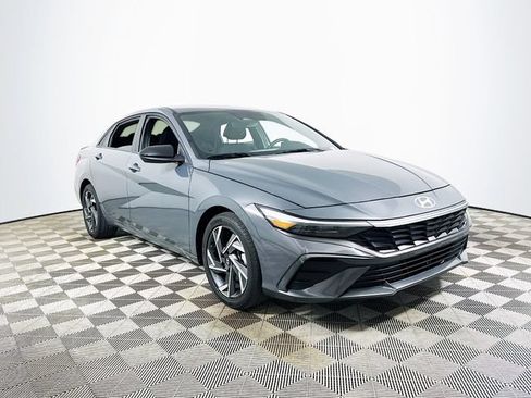 Used 2025 Hyundai Elantra Sport FWD image 1