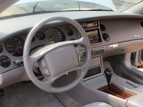 Used 1999 Buick Riviera Supercharged Coupe FWD image 14