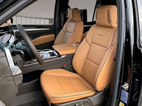 New 2026 Cadillac Escalade Luxury w/ Touring Package AWD/4WD image 9