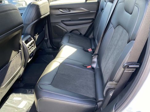 New 2025 Jeep Grand Cherokee Laredo image 7