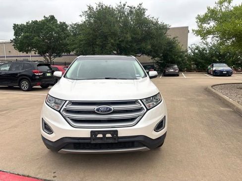 Used 2018 Ford Edge Titanium w/ Equipment Group 301A FWD image 2