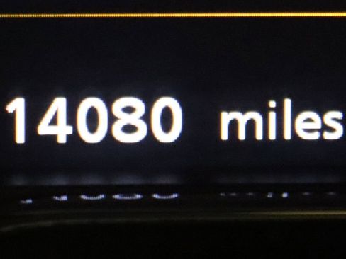 Used 2024 INFINITI QX80 Sensory image 25