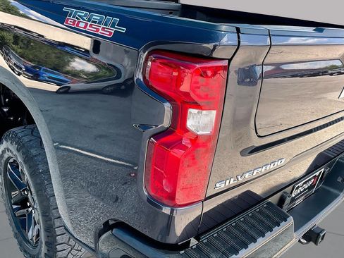 Used 2022 Chevrolet Silverado 1500 Custom Trail Boss AWD/4WD image 27