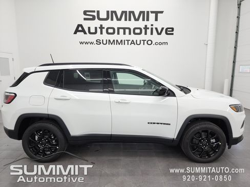 New 2026 Jeep Compass Latitude AWD/4WD image 1