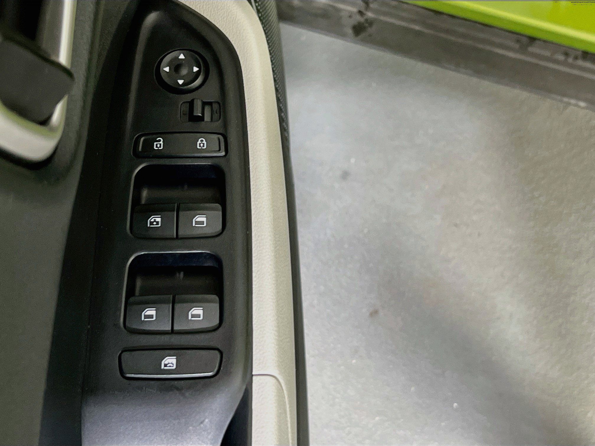 Used 2023 Hyundai Venue SEL FWD image 17