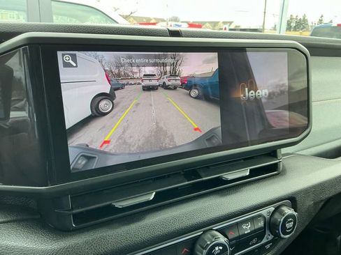 Used 2024 Jeep Gladiator Willys image 22