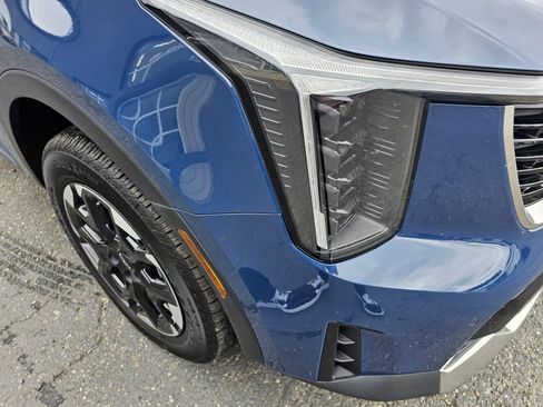 Used 2024 Kia Sorento S image 10