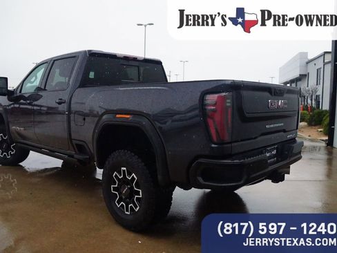 Used 2024 GMC Sierra 2500 AT4X image 2